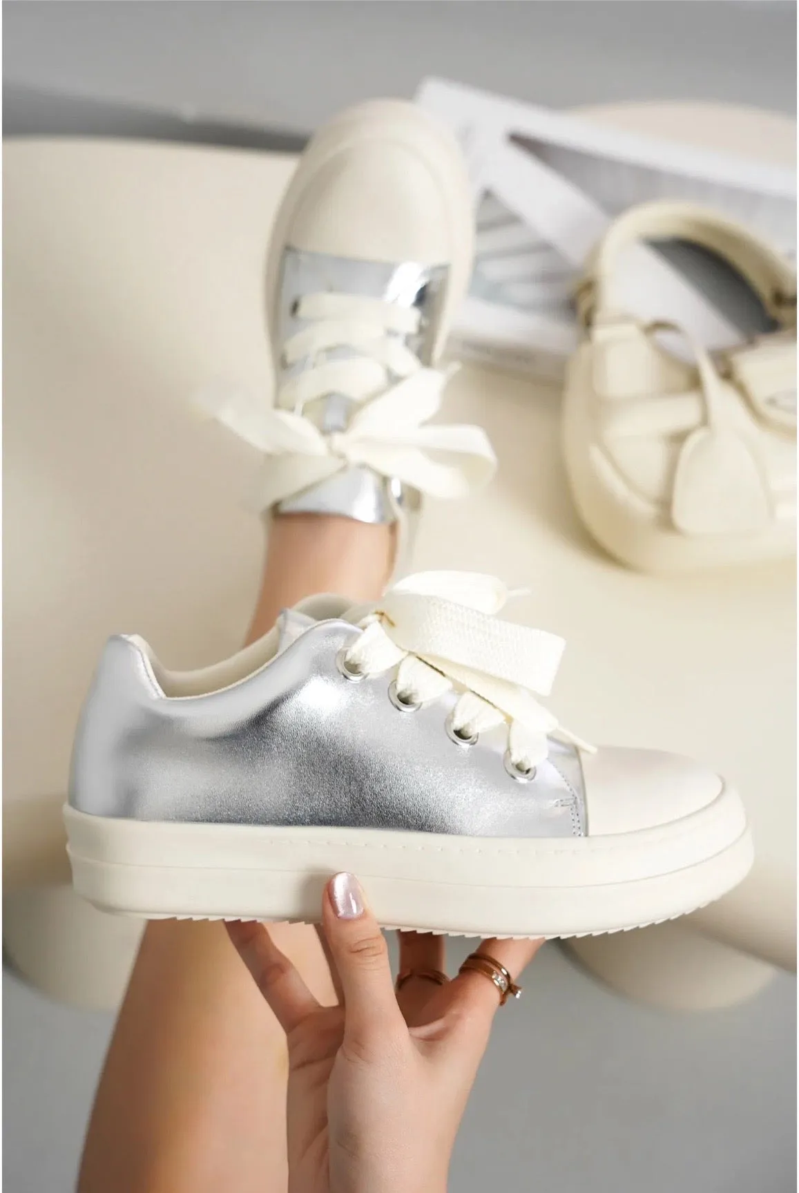 Heath....Low Top Sneakers